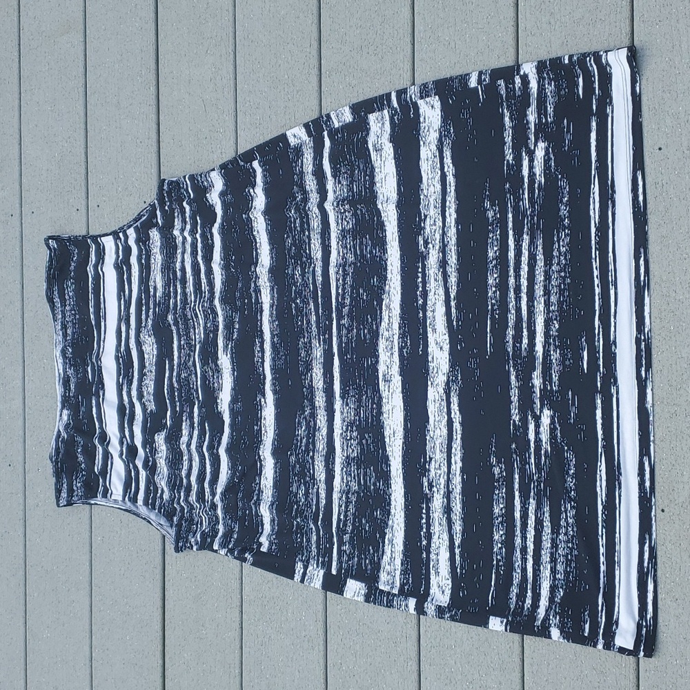 Basque Striped Sleeveless Stretch Material Dress - Picture 7 of 10